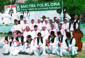 Sudjelovanje na 6. smotri folklora Bjelovarsko-bilogorske županije, 14.06.2003. u Velikom Trojstvu 
